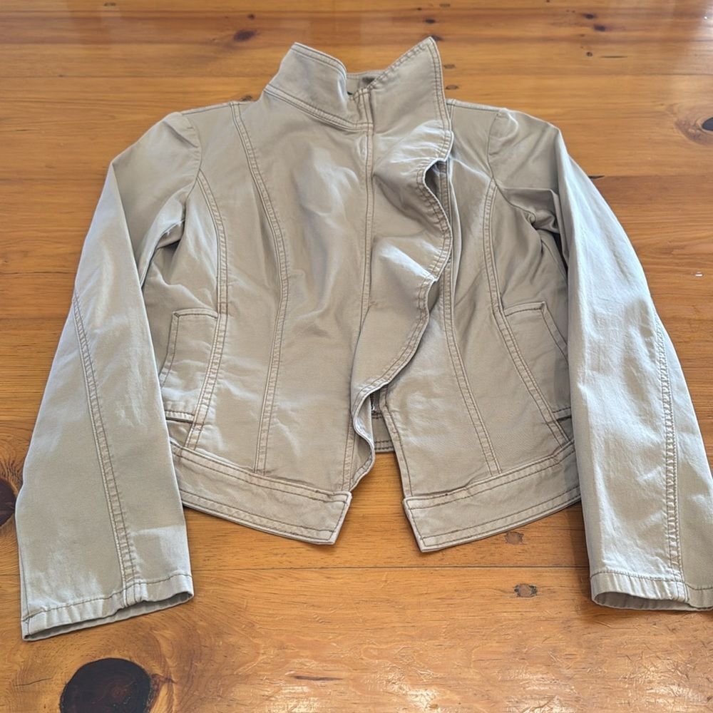 White House Black Market Ruffle Front Jacket - Picture 14 of 17